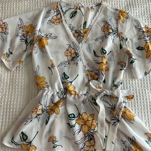 Sienna Sky, White Floral, Tie Front Blouse, Size Medium